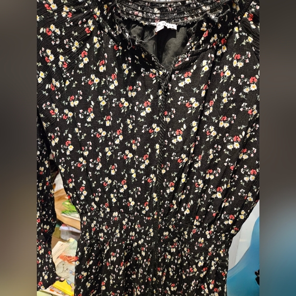 Black floral yakira Bella ditsy dress Medium - Picture 2 of 5